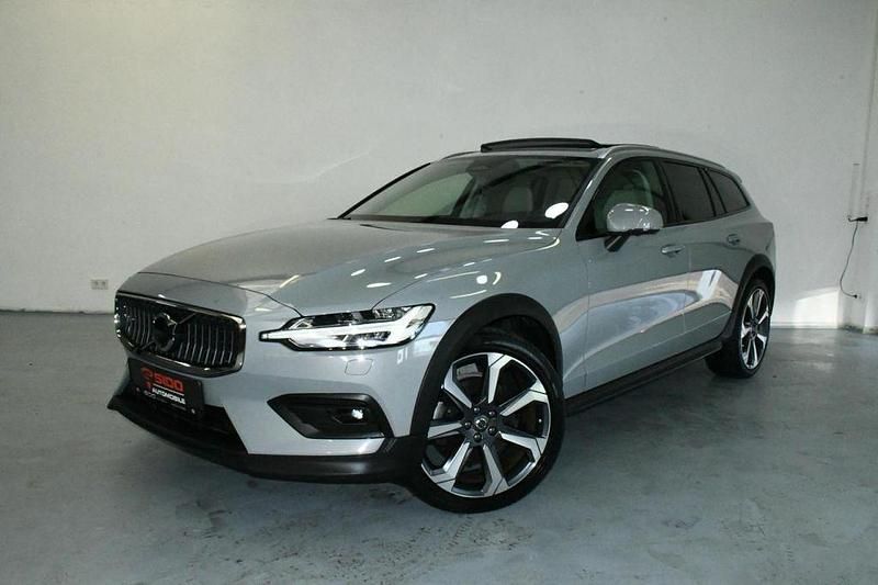 Gebraucht Volvo V60 CC 197 PS (144 kW) 2023 Vapour grey metallic (grau) Kombi