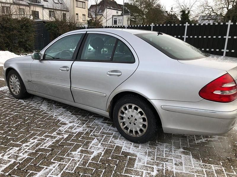 Gebraucht Mercedes E270 Elegance 177 PS (130 kW) 2002 Limousine