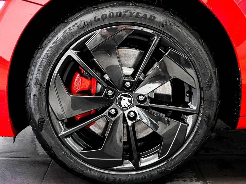 Neu Skoda Octavia RS 265 PS (194 kW) 2025 Rot Kombi