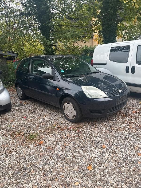 Blau Gebraucht 2002 Ford Fiesta Kleinwagen | 1.300 € - Bild 1/4