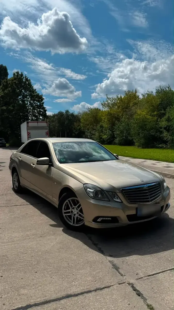 Gebraucht Mercedes E250 204 PS (150 kW) 2009 Beige Limousine