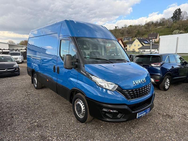 Gebraucht Iveco Daily 179 PS (131 kW) 2020 Blau Limousine