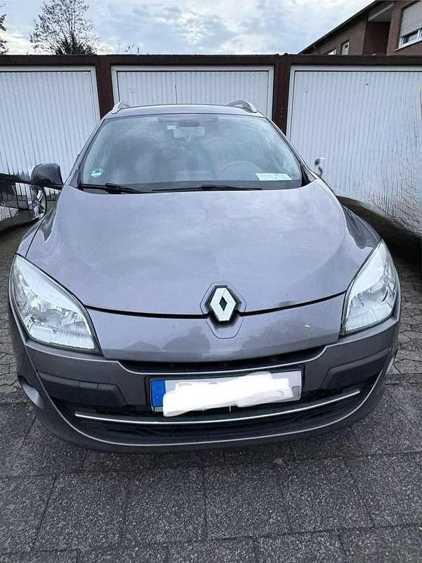 Gebraucht Renault Mégane GrandTour Bose Edition 131 PS (96 kW) 2012 Kombi