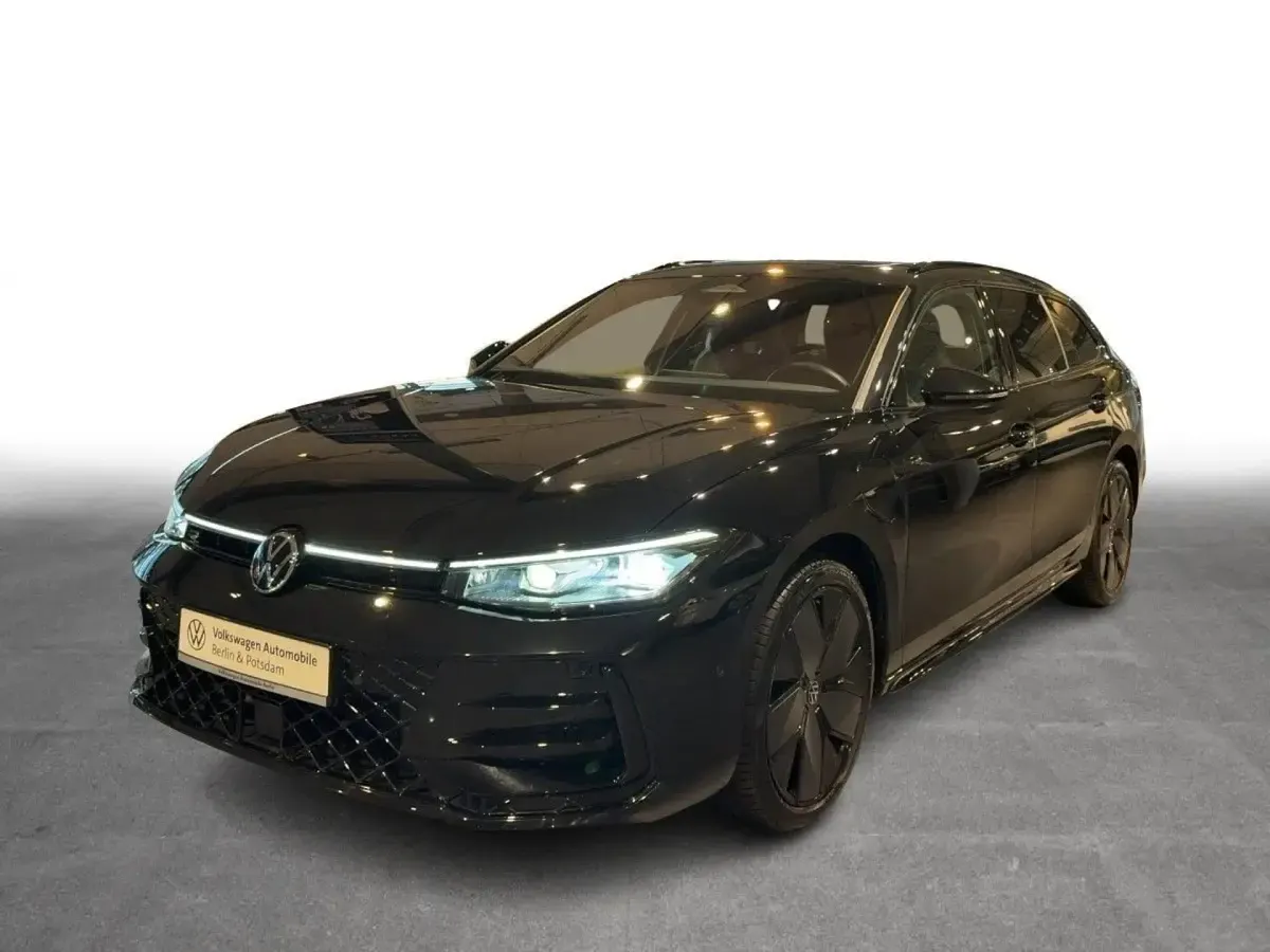 Używany VW Passat R-line 272 KM (200 kW) 2025 Czarny Kombi