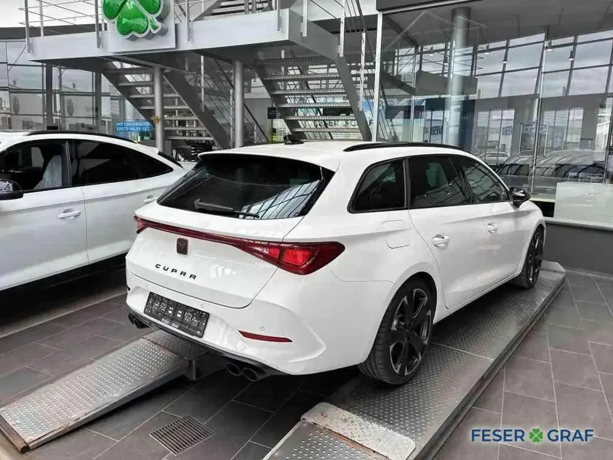 Gebraucht Cupra Leon VZ 310 PS (228 kW) 2024 Weiss Kombi