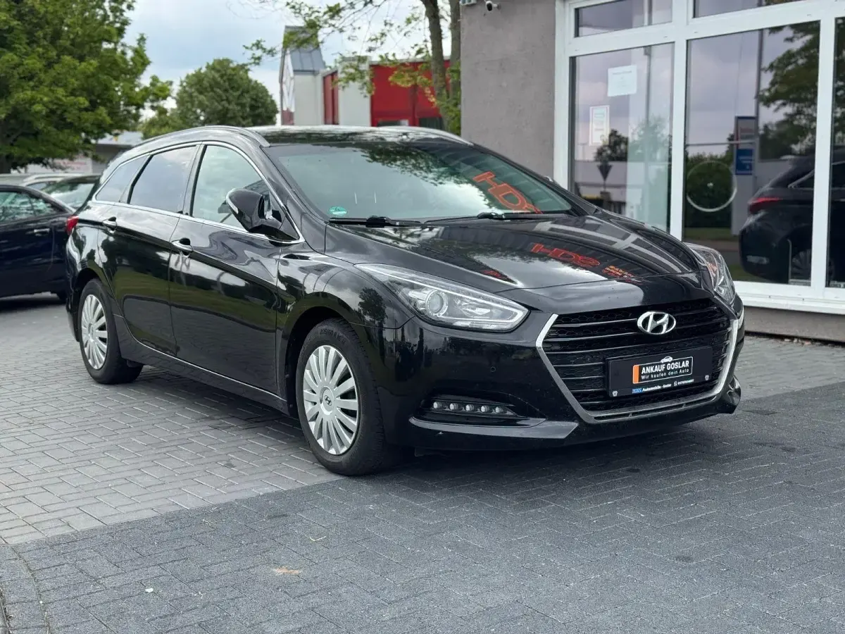 Gebraucht Hyundai i40 Premium 141 PS (103 kW) 2016 Schwarz Kombi
