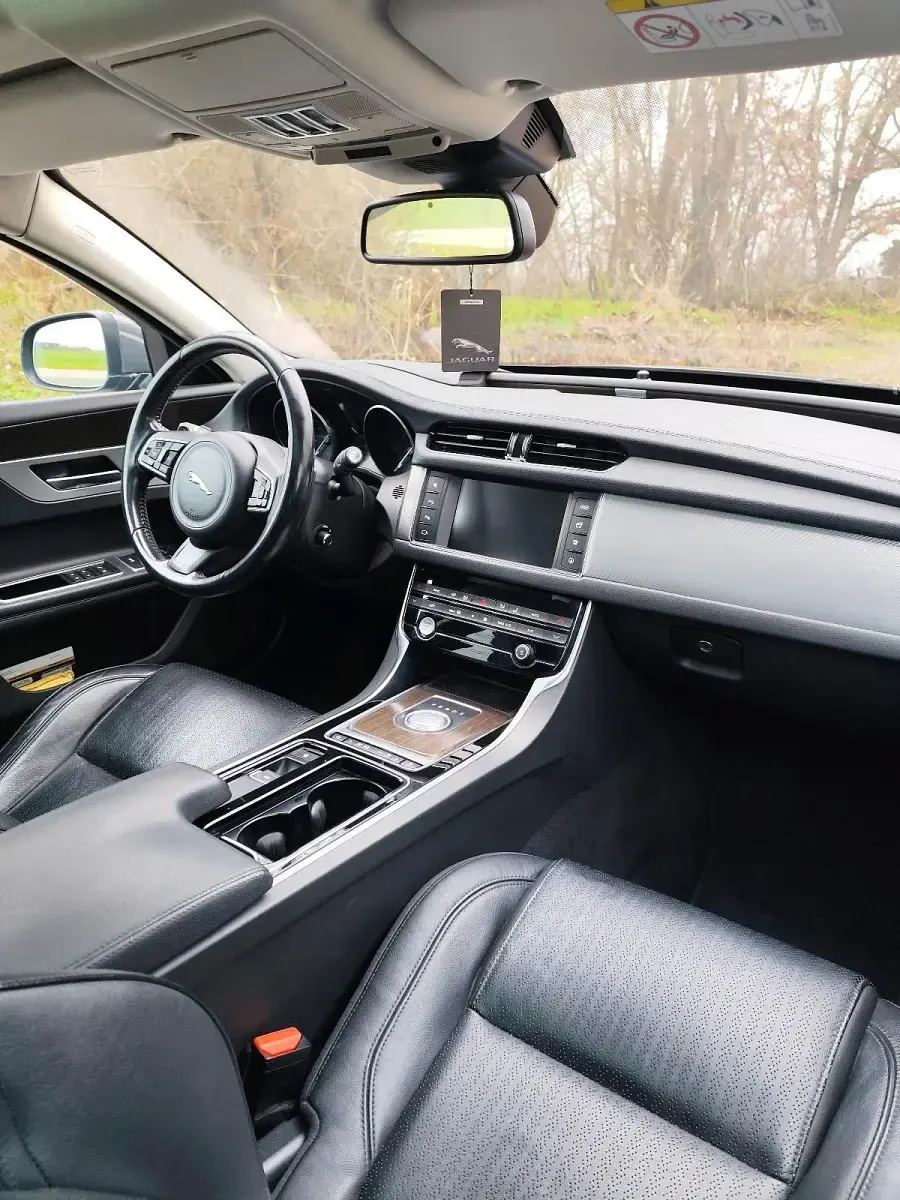 Gebraucht Jaguar XF 180 PS (132 kW) 2016 Grau Limousine
