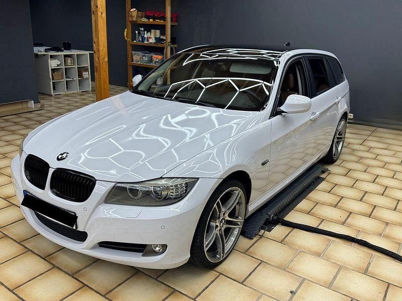 Gebraucht BMW 325 Shadowline 204 PS (150 kW) 2011 Grau Kombi