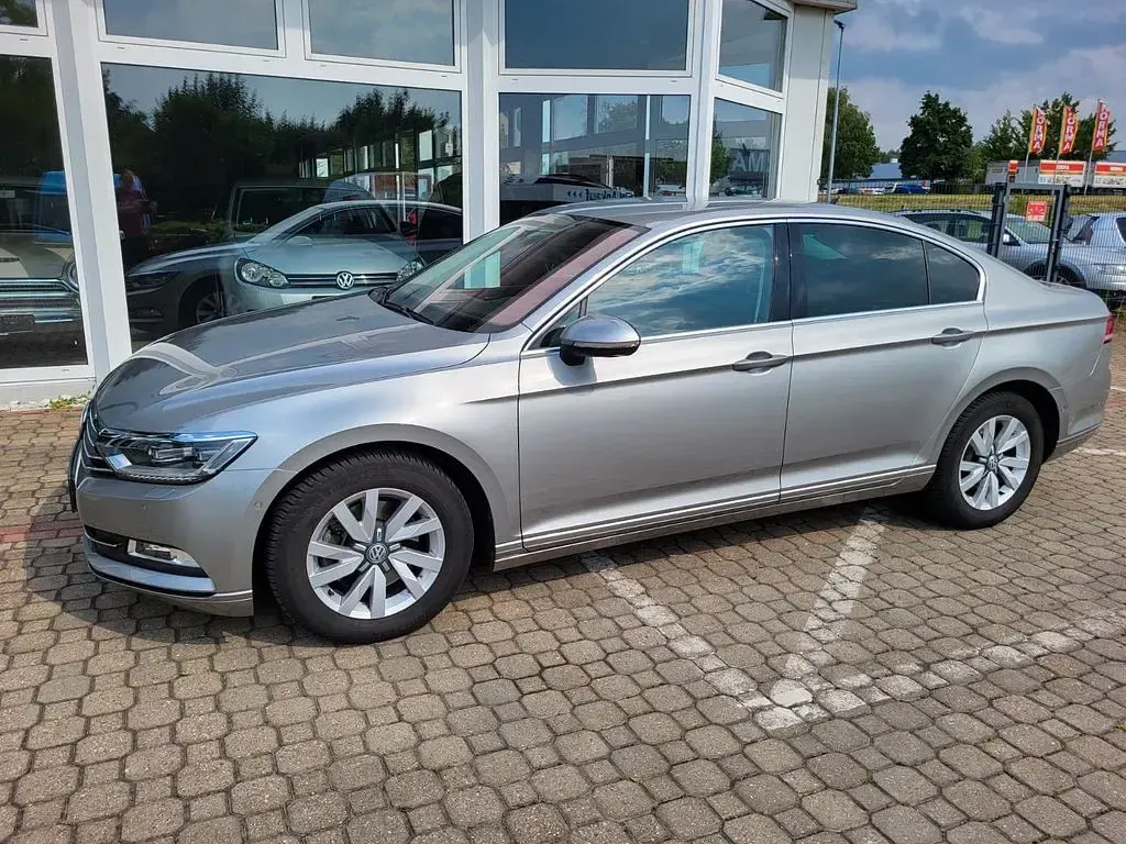Gebraucht VW Passat Comfortline 125 PS (91 kW) 2015 Silber Limousine