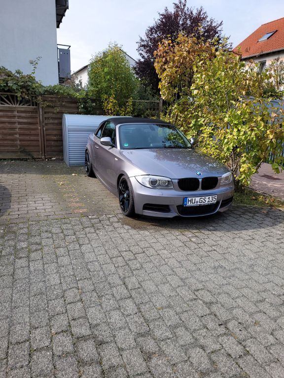 Grau Gebraucht 2011 BMW 135 Cabriolet Performance Cabrio | 14.200 € - Bild 1/4