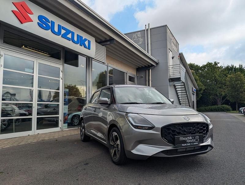 Neu Suzuki Swift Comfort 83 PS (61 kW) 2025 Silber Kleinwagen