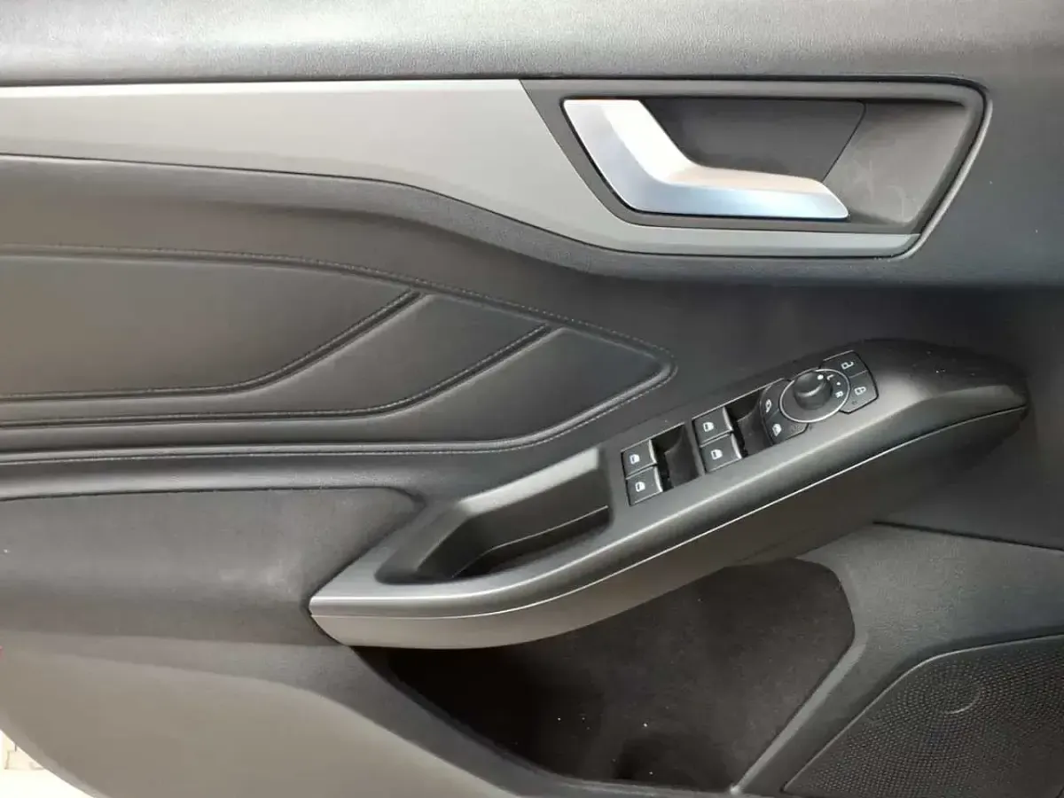 Gebraucht Ford Focus Cool & Connect 120 PS (88 kW) 2022 Moondust silber metallic Kombi