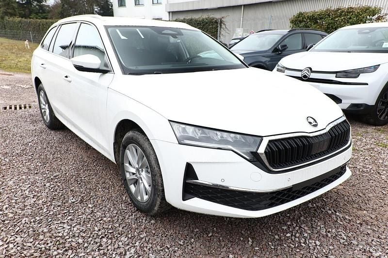 Neu Skoda Octavia Selection 150 PS (110 kW) 2026 Candyweiß Kombi