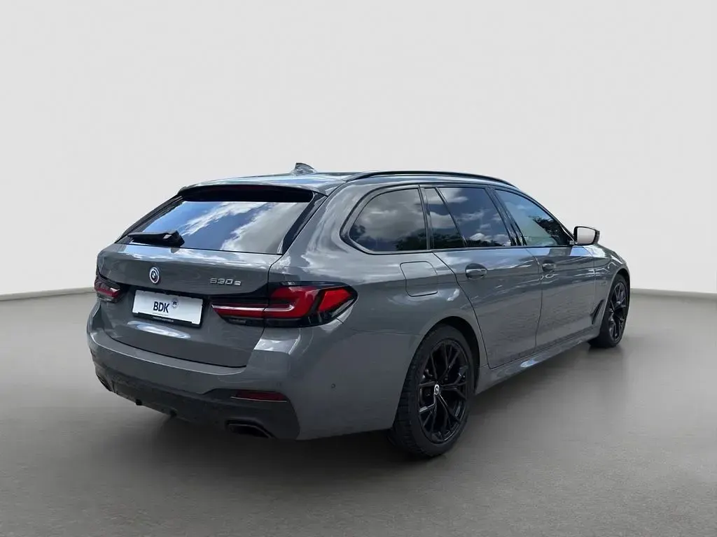 Gebraucht BMW 530e Shadowline 292 PS (214 kW) 2022 Grau Limousine