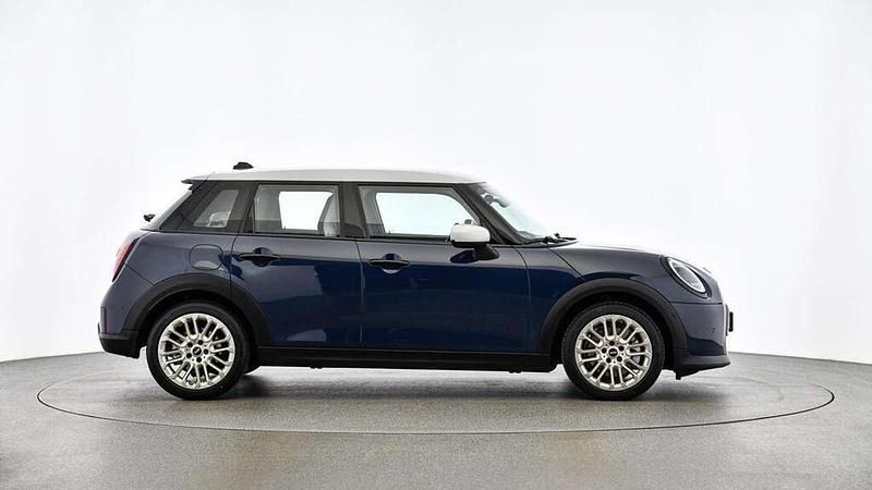 Gebraucht Mini Cooper Favoured 156 PS (114 kW) 2024 Blau Kleinwagen