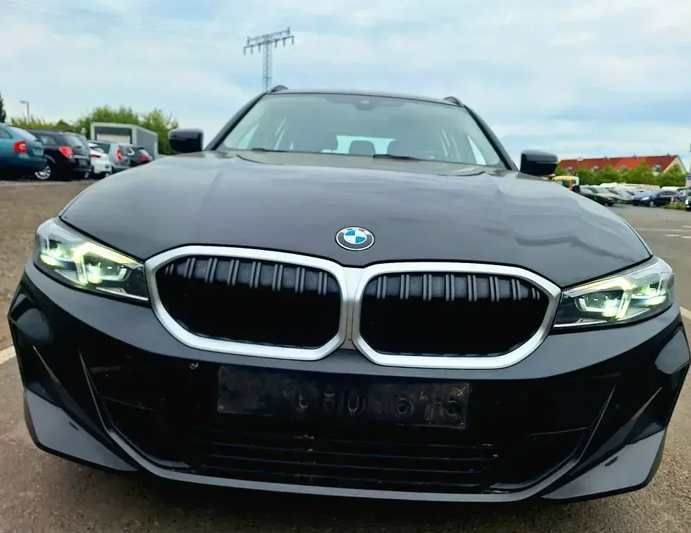 Gebraucht BMW 318 Sport Line 136 PS (100 kW) 2023 Schwarz Limousine