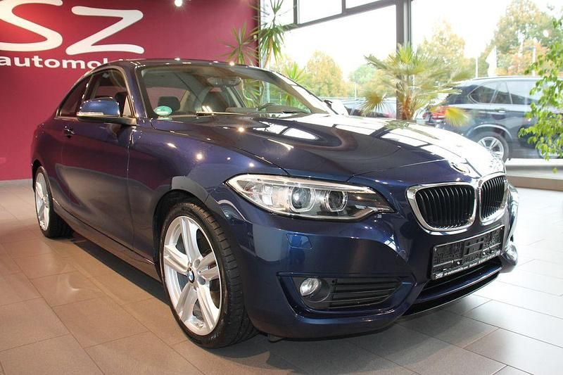 Tiefseeblau metallic Gebraucht 2015 BMW 220 Advantage Coupé | 17.900 € (Fairer Preis) - Bild 1/4