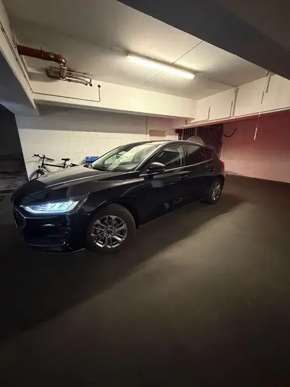 Gebraucht Ford Focus Titanium 125 PS (91 kW) 2024 Schwarz Limousine