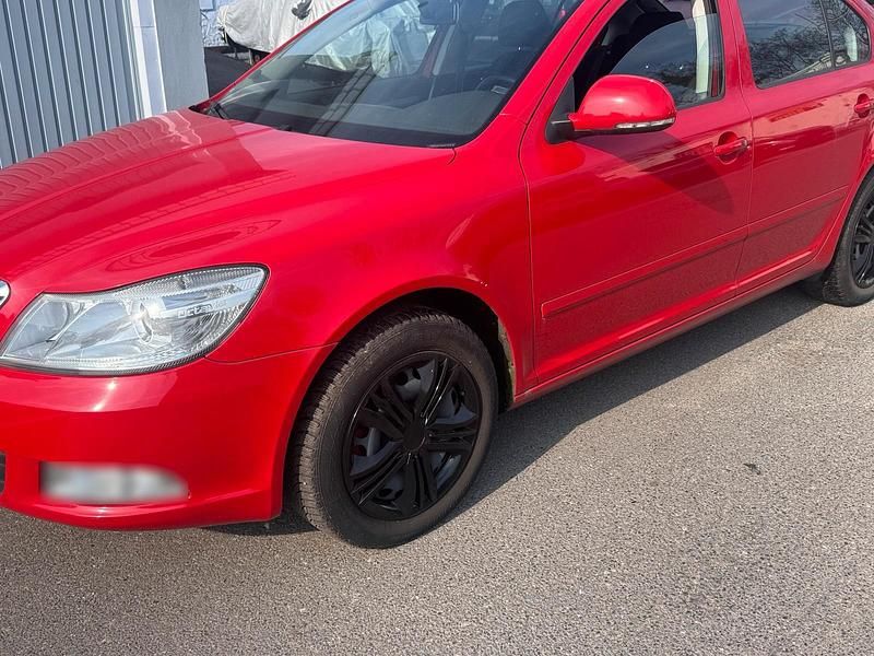 Gebraucht Skoda Octavia 105 PS (77 kW) 2012 Rot Limousine