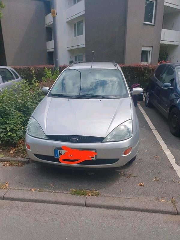 Silber Gebraucht 2001 Ford Focus Kombi | 1.000 € (Fairer Preis) - Bild 1/4