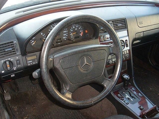 Gebraucht Mercedes C180 Elegance 122 PS (89 kW) 1995 Silber Limousine