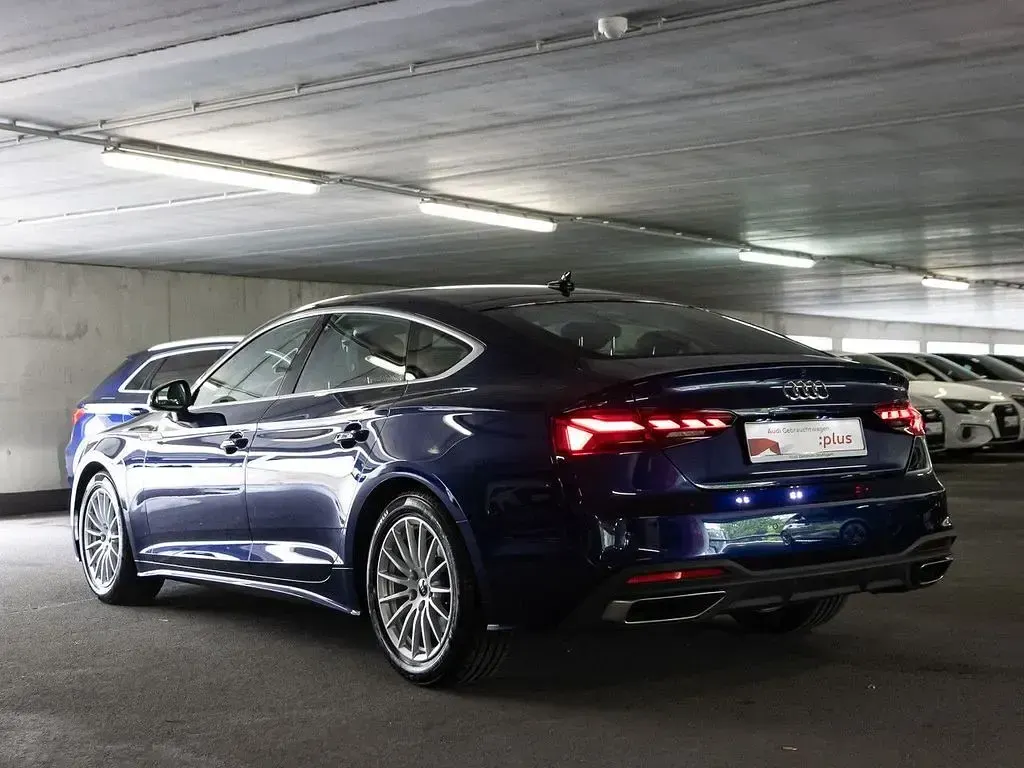 Gebraucht Audi A5 Sportback Ambiente 204 PS (150 kW) 2023 Navarrablau metallic Kleinwagen