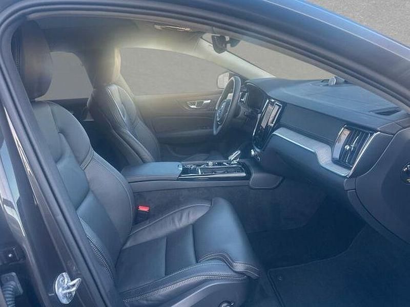 Gebraucht Volvo V60 Ultra 349 PS (256 kW) 2025 Platinum grey Kombi