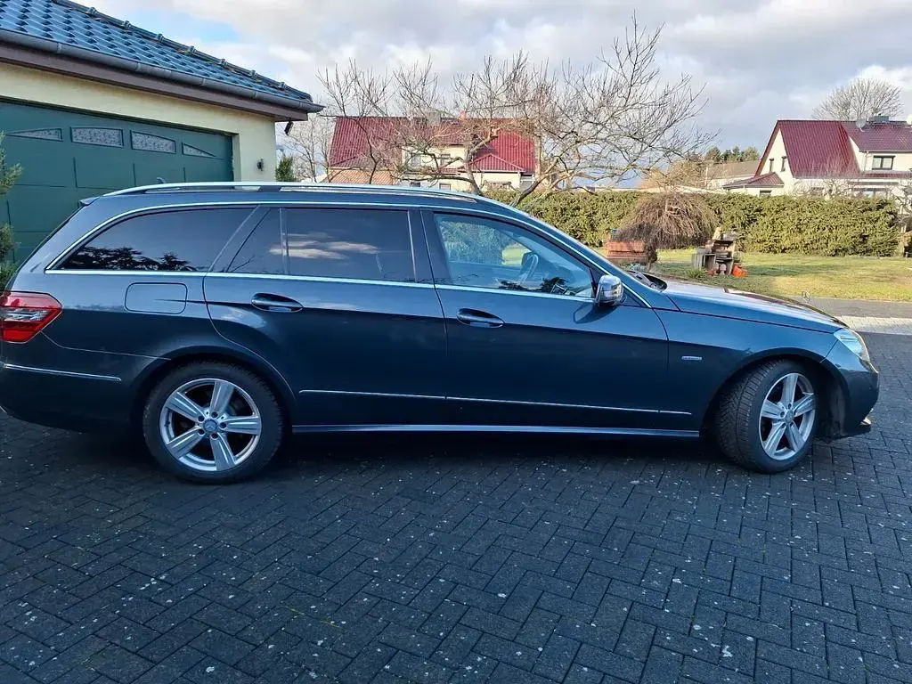 Gebraucht Mercedes E350 Avantgarde 265 PS (194 kW) 2012 Grau Kombi