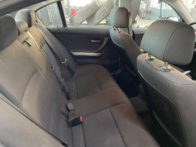 Gebraucht BMW 320 Comfort Edition 163 PS (119 kW) 2010 Weiß Limousine