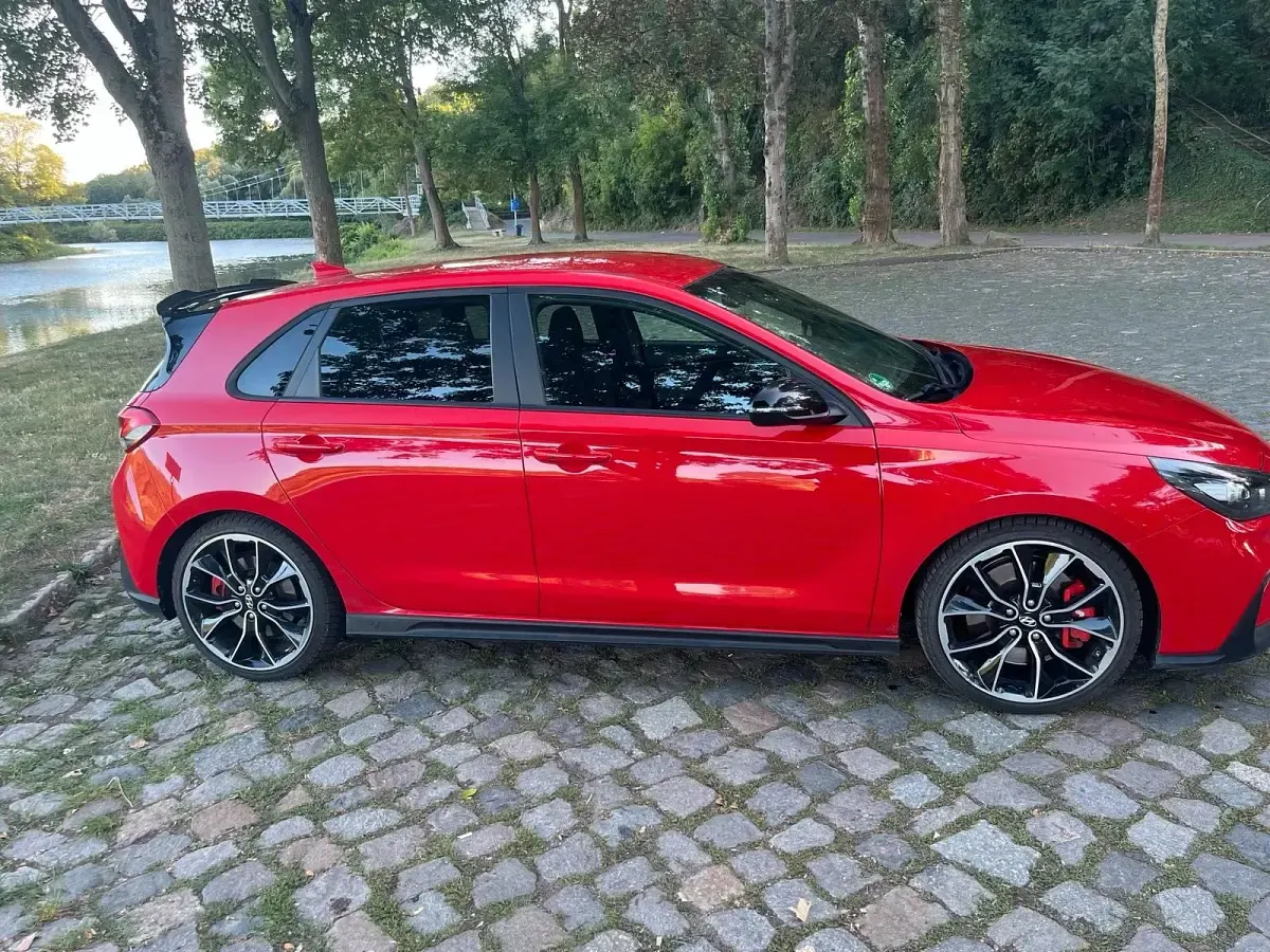 Gebraucht Hyundai i30 275 PS (202 kW) 2019 Rot Limousine
