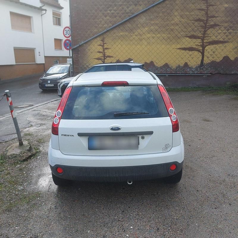 Gebraucht Ford Fiesta 44 PS (32 kW) 2007 Weiß Kleinwagen