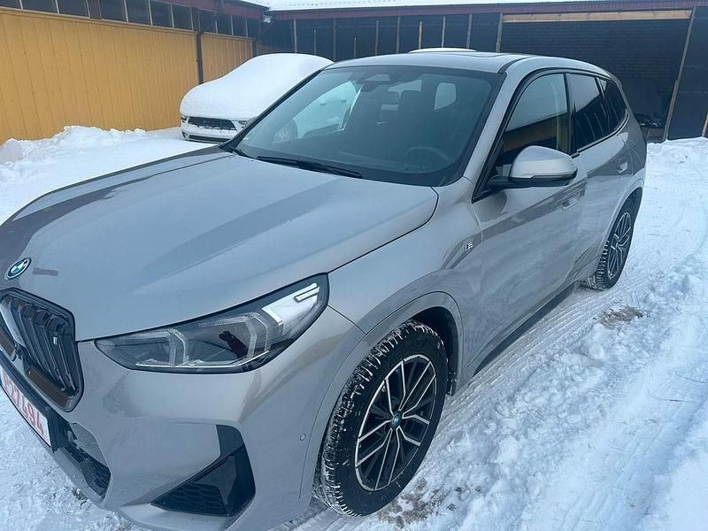 Gebraucht 2023 BMW iX1 SUV | 31.900 € (Superpreis) - Bild 1/4