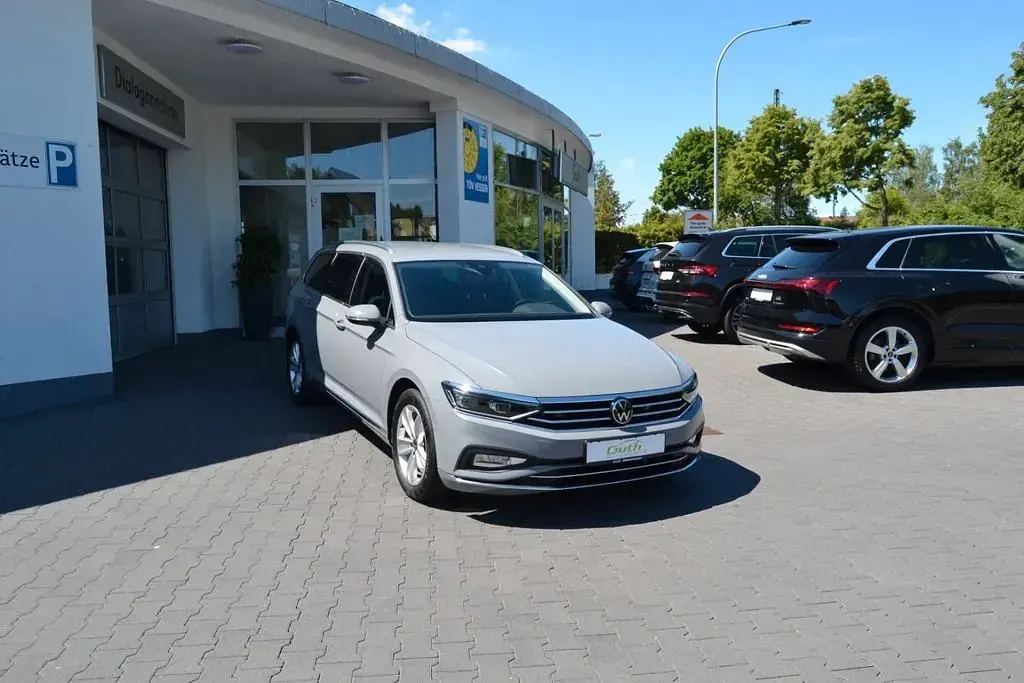 Gebraucht VW Passat Elegance 200 PS (147 kW) 2024 Grau Kombi