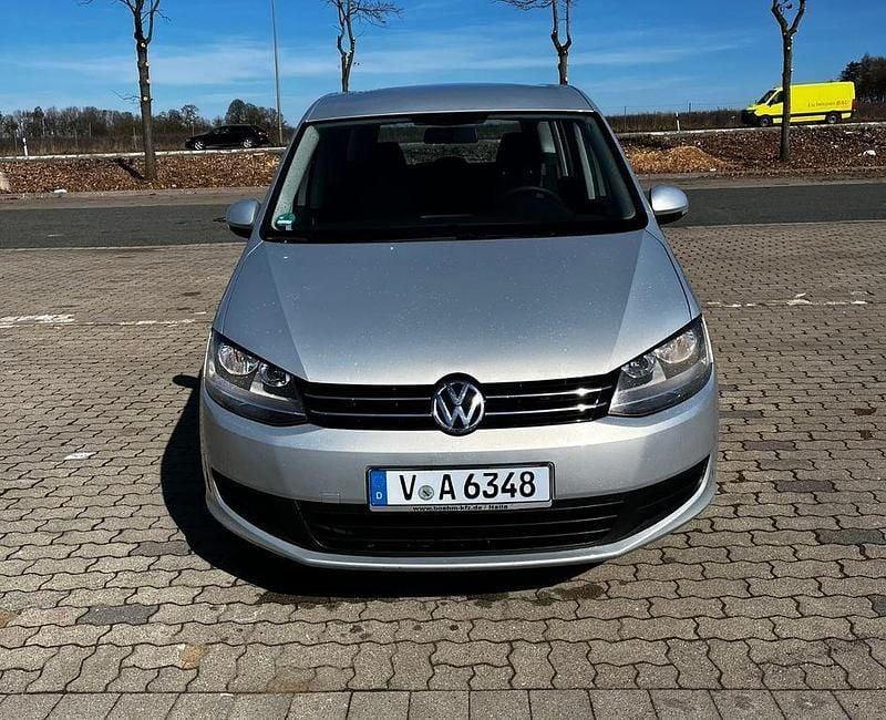 Second-hand VW Sharan 150 CP (110 kW) 2011 Argintiu Monovolum