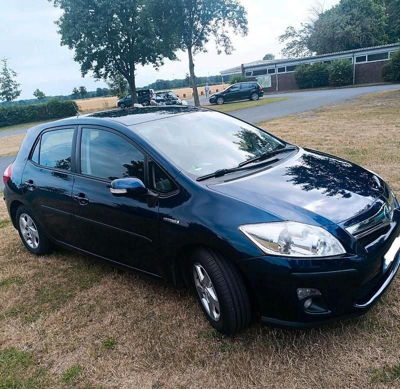 Gebraucht Toyota Auris Hybrid 105 PS (77 kW) 2010 Blau Kleinwagen