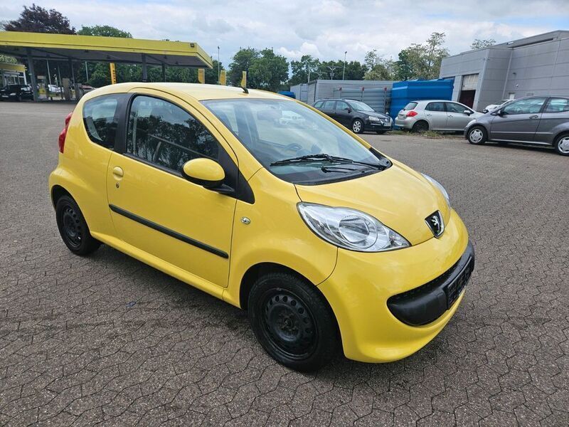 Gelb Gebraucht 2005 Peugeot 107 Filou Kleinwagen | 1.999 € (Etwas zu teuer) - Bild 1/4