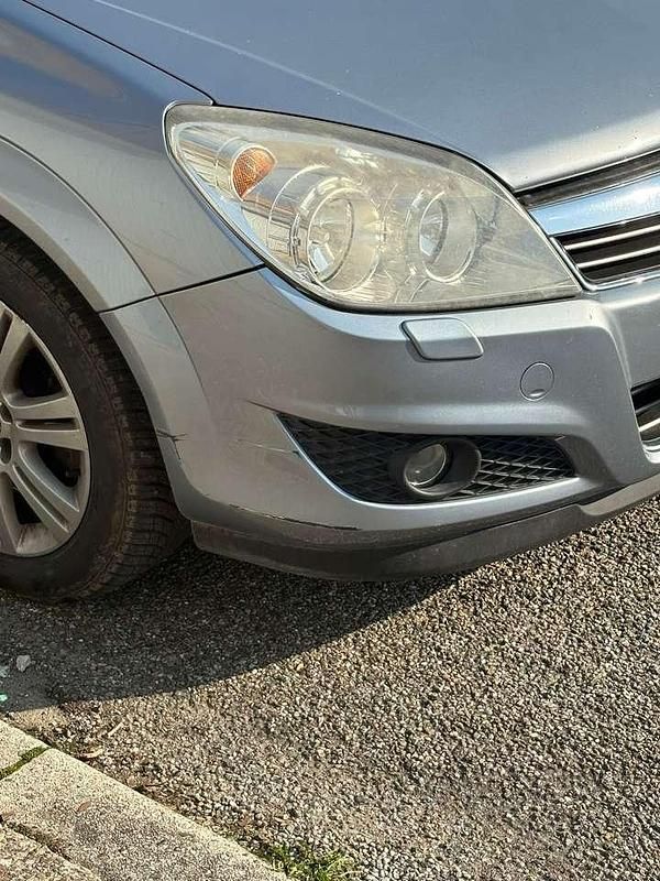 Gebraucht Opel Astra 110 PS (80 kW) 2008 Silber Limousine