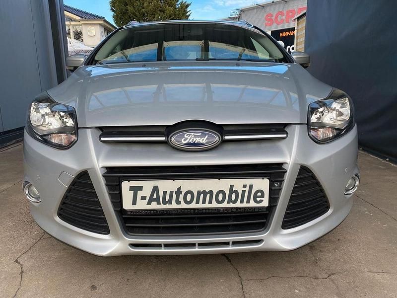 Gebraucht Ford Focus 125 PS (91 kW) 2012 Silber Limousine