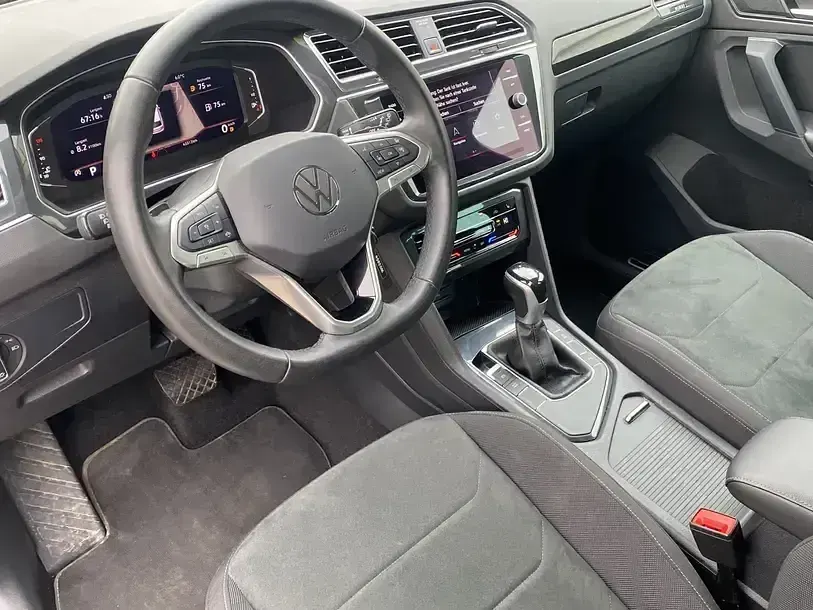 Gebraucht VW Tiguan Elegance 150 PS (110 kW) 2024 Grau uranograu SUV