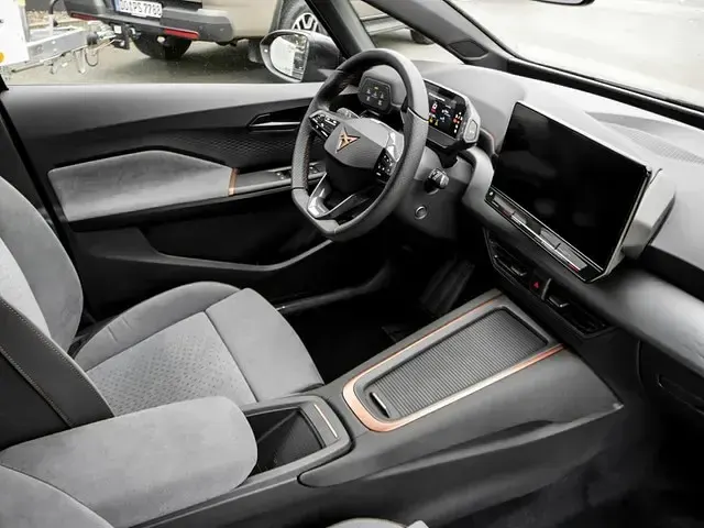 Gebraucht Cupra Born e-Boost 169 kW (231 PS) 2024 Weiß Kleinwagen