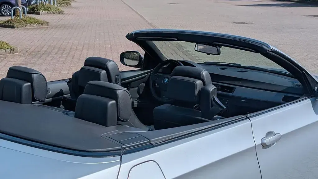 Gebraucht BMW 320 M Sport 163 PS (119 kW) 2011 Silber Cabrio