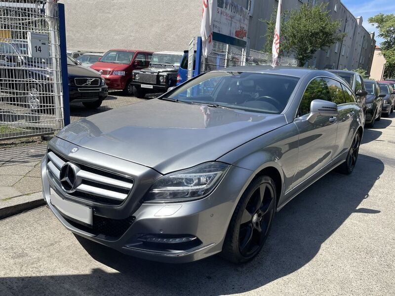 Silber Gebraucht 2013 Mercedes CLS350 Limousine | 14.900 € - Bild 1/4