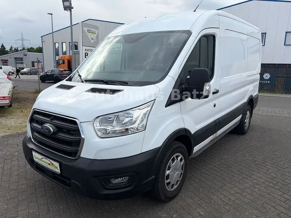 Gebraucht Ford Transit Trend 170 PS (125 kW) 2021 Weiß Limousine