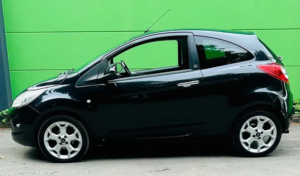 Gebraucht Ford Ka Titanium 69 PS (50 kW) 2011 Schwarz Kleinwagen