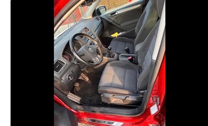 Gebraucht VW Golf VI 105 PS (77 kW) 2011 Andere farben Kleinwagen