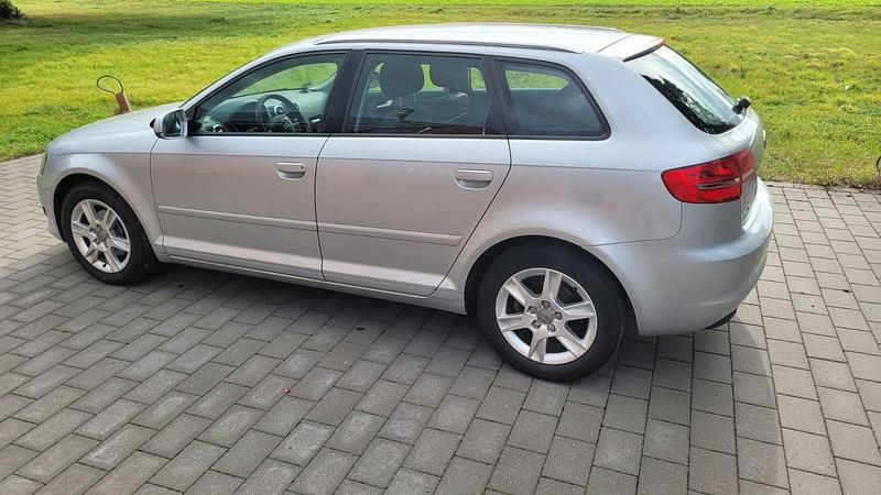 Silber Gebraucht 2010 Audi A3 Sportback Attraction Kleinwagen | 4.900 € (Fairer Preis) - Bild 1/4