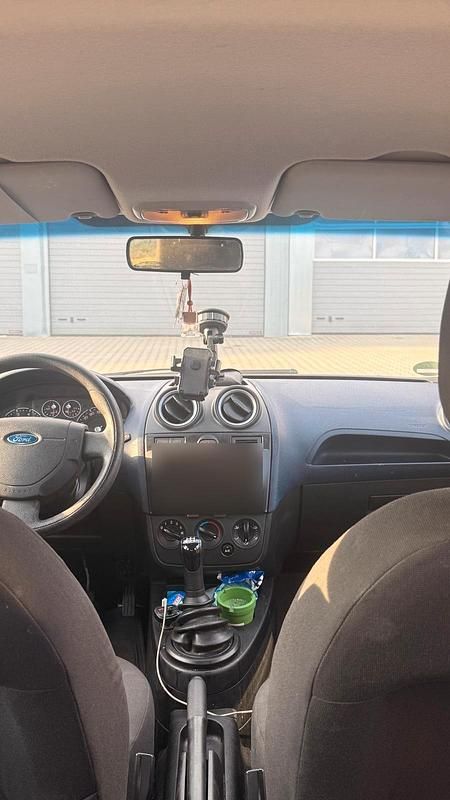 Gebraucht Ford Fiesta Trend 85 PS (62 kW) 2006 Grau Kleinwagen