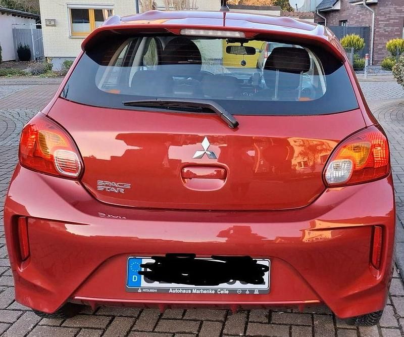 Gebraucht Mitsubishi Space Star Spirit 71 PS (52 kW) 2021 Rot Limousine