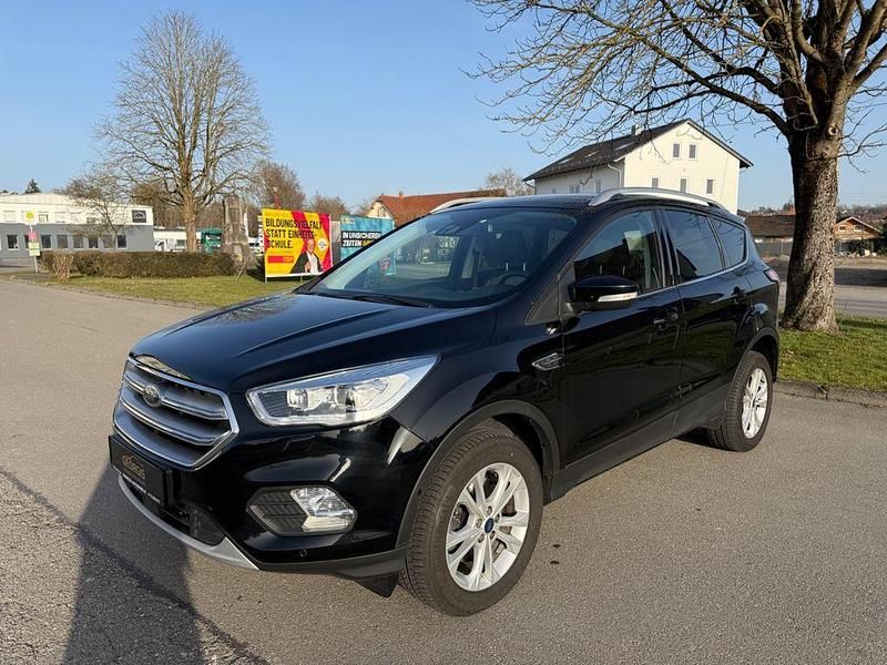 Gebraucht Ford Kuga Titanium 150 PS (110 kW) 2019 Schwarz SUV