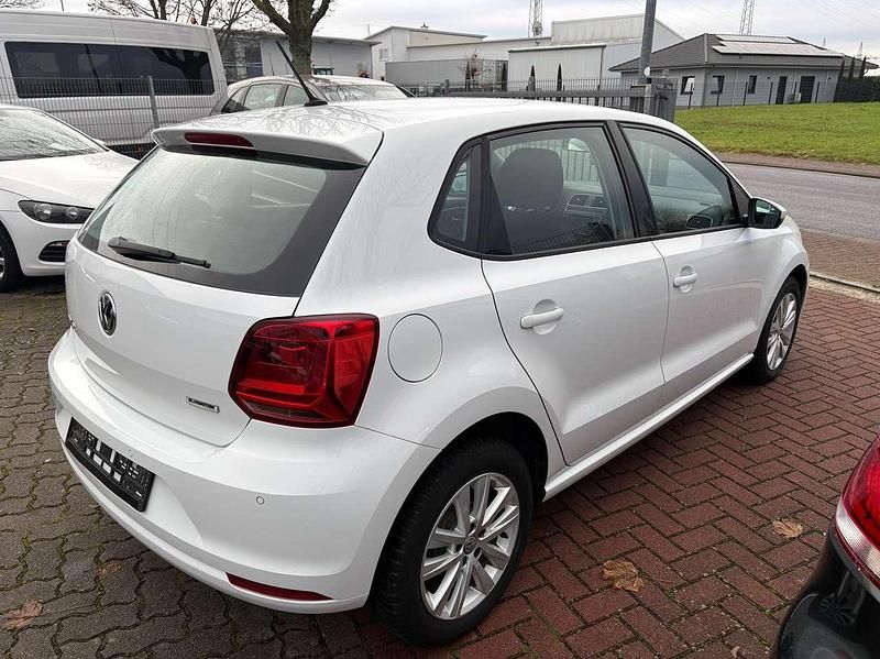 Gebraucht VW Polo Comfortline 75 PS (55 kW) 2016 Pure white Kleinwagen